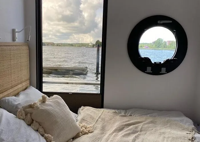 Hausboot Fjord Schleiliebe Mit Biosauna Und Dachterrasse In Schleswig
