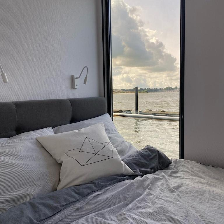 Hausboot Fjord Schleiliebe Mit Biosauna Und Dachterrasse In *
